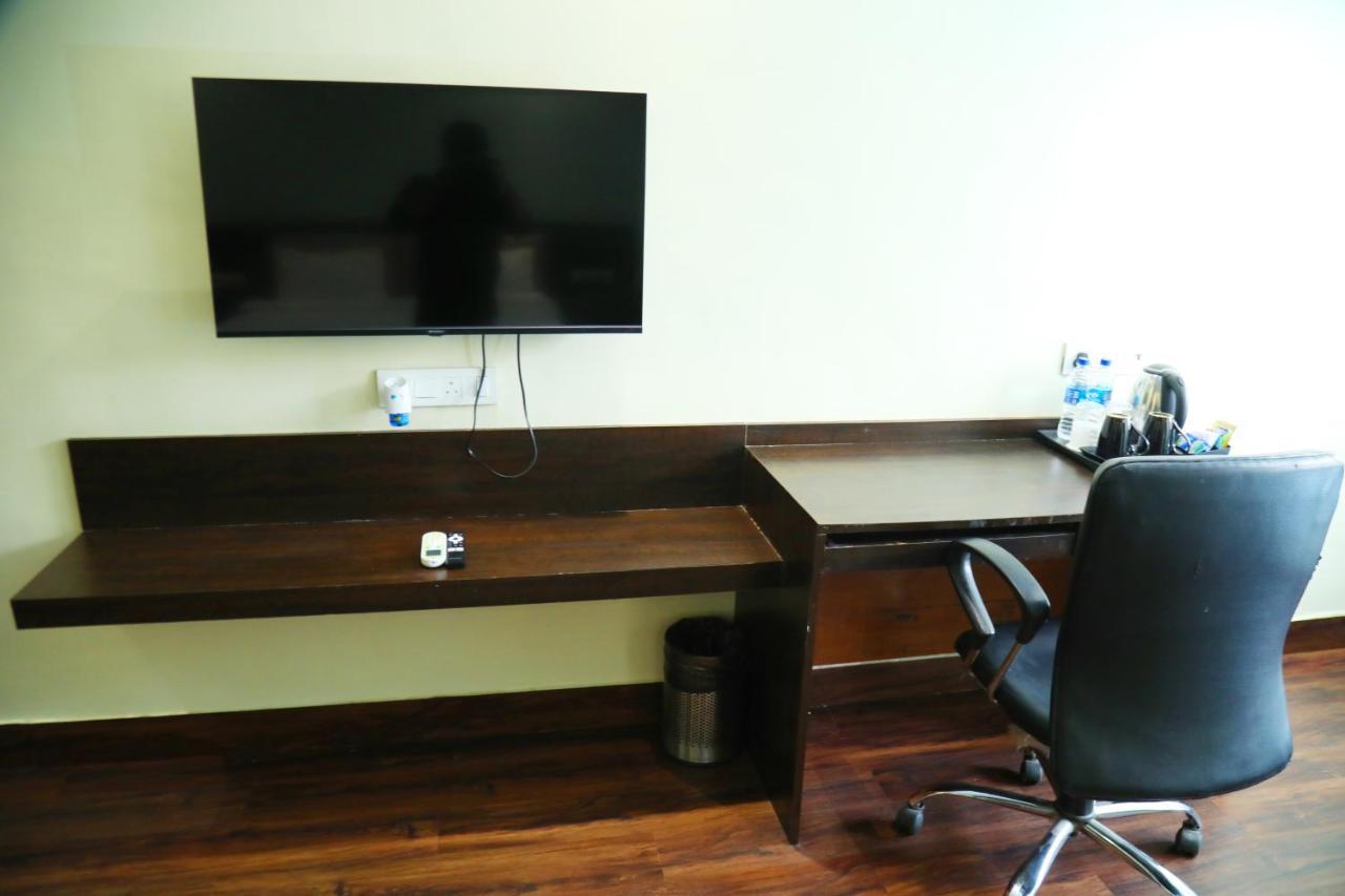 Country Inn & Suites By Turtle Bombay Extérieur photo